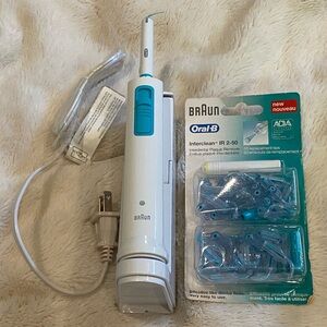 Braun Oral-B InterClean Interdental Plaque Remover + Box of 50 Replacement Tips